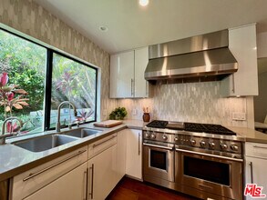 6435 Innsdale Dr in Los Angeles, CA - Building Photo - Building Photo