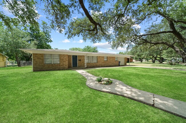 721 20th Ave N in Texas City, TX - Foto de edificio - Building Photo