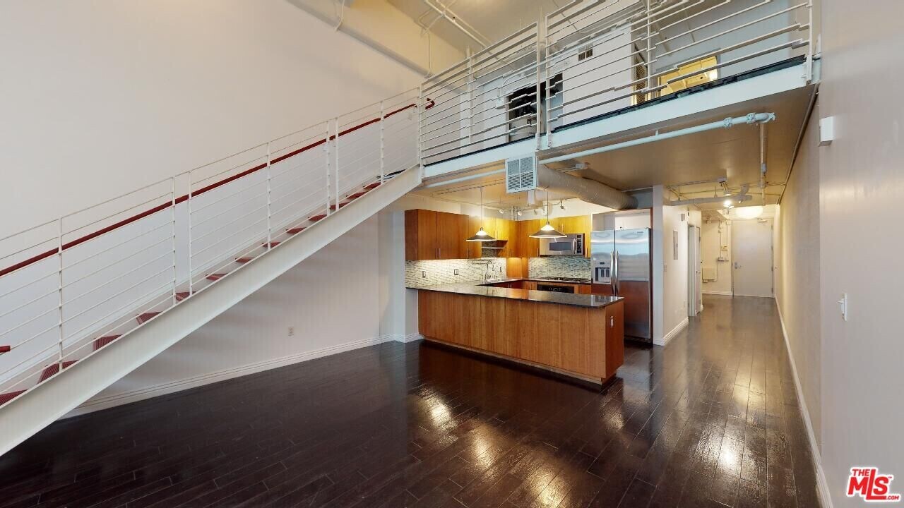 1130 Flower St in Los Angeles, CA - Building Photo
