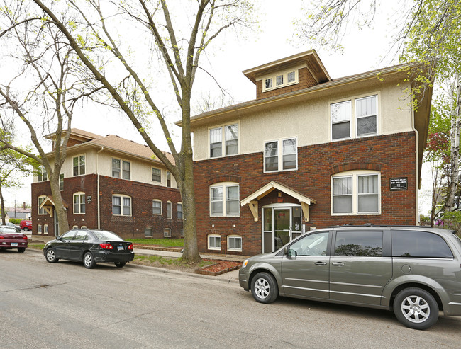 Charles Avenue Apartments in St. Paul, MN - Foto de edificio - Building Photo