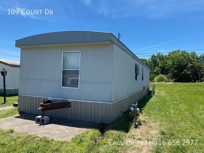 109 Court Dr in Greenwood, MO - Building Photo - Building Photo