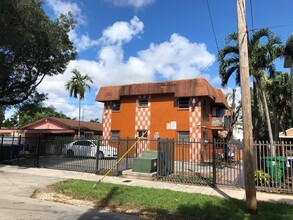 1885 NW 18th Ter in Miami, FL - Building Photo - Building Photo