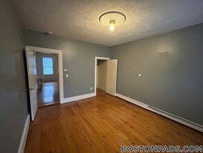 284 Chelsea St in Boston, MA - Foto de edificio - Building Photo