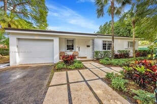 5827 SW 69th Ct in Miami, FL - Building Photo