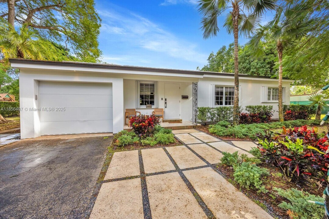 5827 SW 69th Ct in Miami, FL - Building Photo