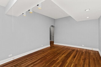 3648 N Pine Grove Ave in Chicago, IL - Building Photo - Building Photo