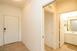 3820 Sawgrass Way in Naples, FL - Building Photo