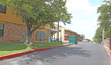 Cambridge Court in Fort Worth, TX - Building Photo - Building Photo