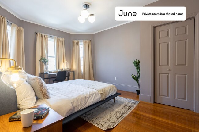 Private bedroom in 3 bed/1 bath Home in Boston, MA - Building Photo - Building Photo