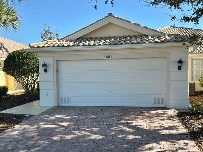 5651 Modena Pl in Sarasota, FL - Building Photo - Building Photo