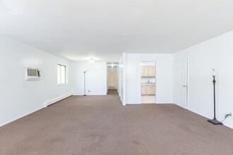 52,54-54 Blydenburgh Ave in Smithtown, NY - Building Photo - Building Photo
