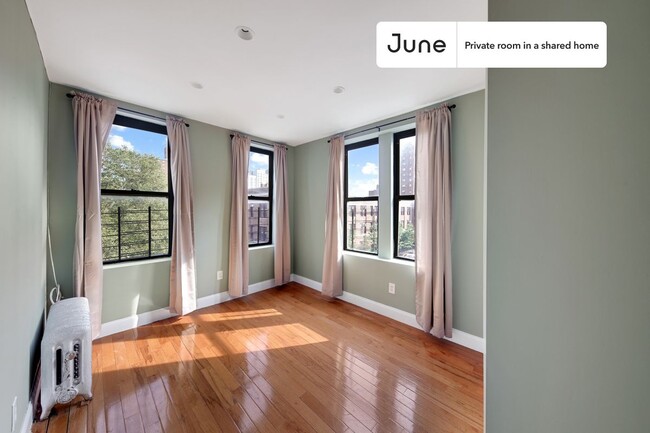 Private bedroom in 4 bed/2 bath Home in New York, NY - Building Photo - Building Photo