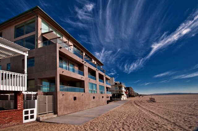 Marina Peninsula Apartments in Marina Del Rey, CA - Building Photo