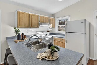 5621 Pelham Rd in Durham, NC - Foto de edificio - Building Photo