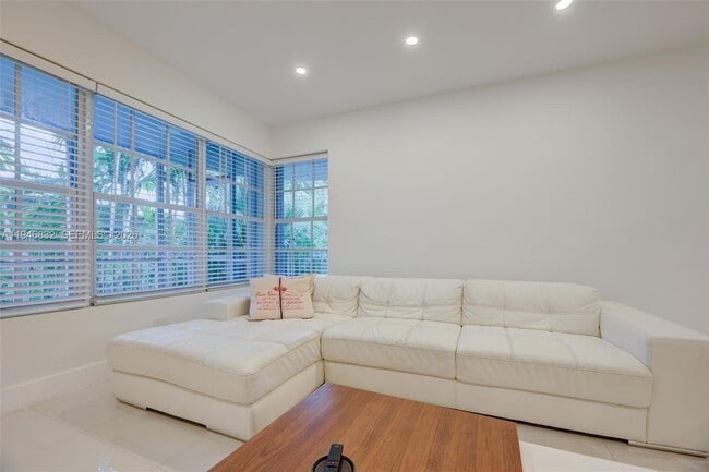 1125 99th St in Bay Harbor Islands, FL - Building Photo - Building Photo