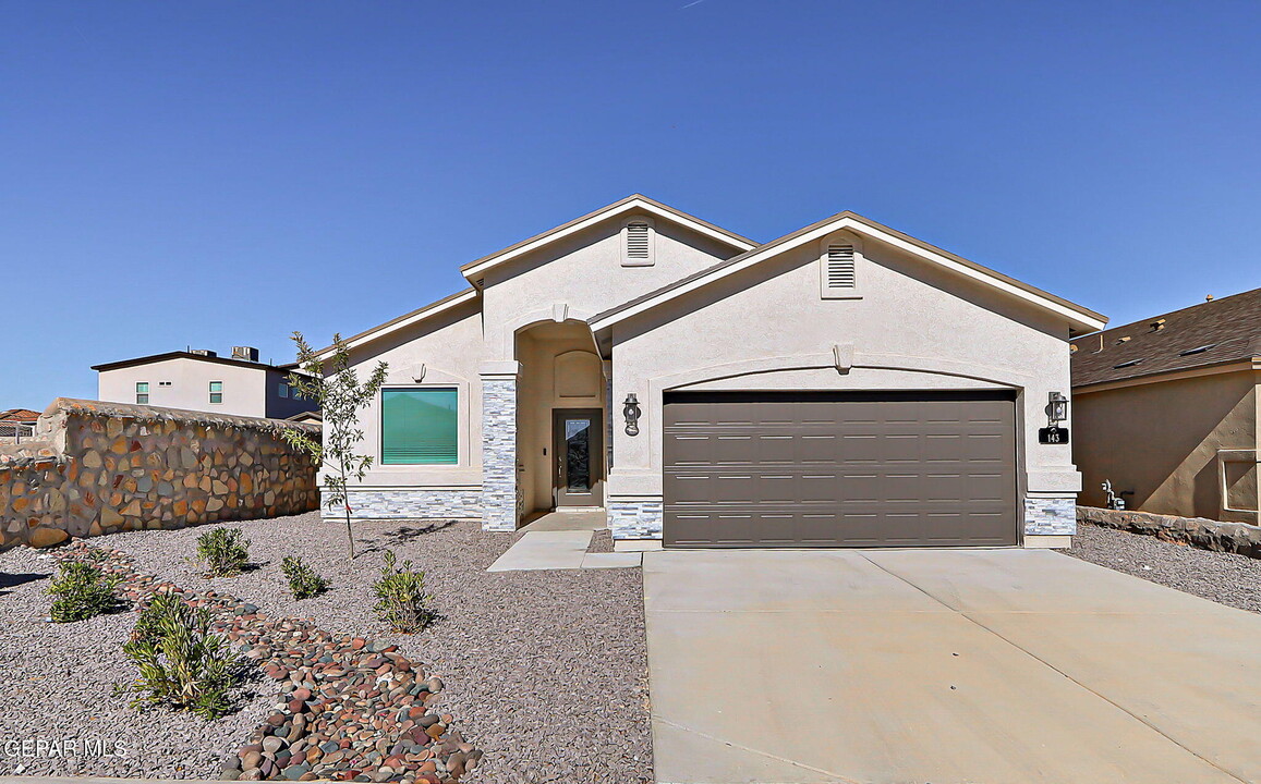 143 Sarah Trl in Santa Teresa, NM - Building Photo
