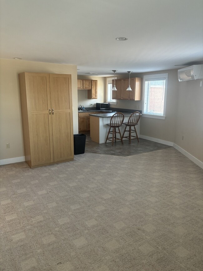 1000 Islington St, Unit B in Portsmouth, NH - Foto de edificio - Building Photo