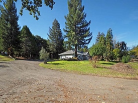 123 Geyserville Ave in Geyserville, CA - Building Photo