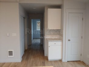 2044 NW 11th St in Redmond, OR - Building Photo - Building Photo