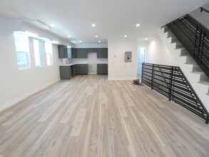 2104 Hauser Blvd in Los Angeles, CA - Building Photo - Interior Photo