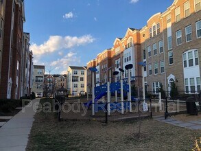 42782 Hay Rd in Ashburn, VA - Building Photo - Building Photo