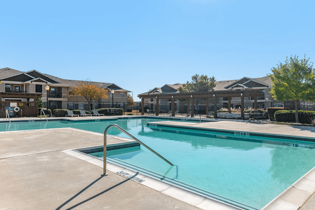 Pecan Creek on McKinney Apartments in Denton, TX - Foto de edificio - Building Photo