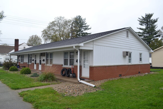 303 N Market St in Winamac, IN - Building Photo - Building Photo