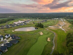 2026 Prestwick Pl in Henryville, IN - Foto de edificio - Building Photo