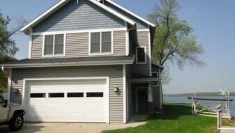1312 Pocahontas Dr in Monona, WI - Building Photo