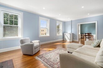 132 Sewall Ave, Unit C in Brookline, MA - Building Photo - Building Photo