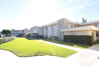 Meadowlark West in San Clemente, CA - Building Photo - Building Photo