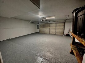 13821 Hollowgreen Dr in Houston, TX - Building Photo