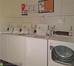 4051 NE 13th Ave, Unit 543 in Oakland Park, FL - Building Photo - Building Photo