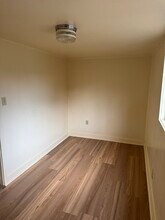 421 8th St, Unit Rustic Cottage in Petaluma, CA - Foto de edificio - Building Photo