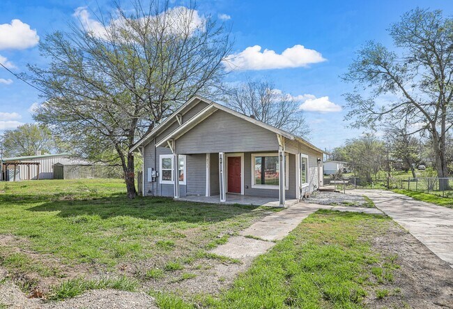 211 S State Hwy 78 in Blue Ridge, TX - Building Photo - Building Photo