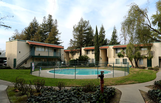 975 Murrieta Blvd Apartments