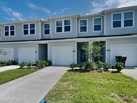 622 Holly Lks Dr in Orange Park, FL - Building Photo