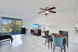 777 NW 155th Ln, Unit SI ID1504038P in Miami, FL - Building Photo