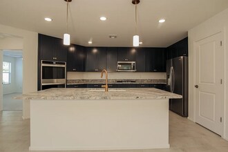 2433 W Jessica Ln in Phoenix, AZ - Building Photo - Building Photo