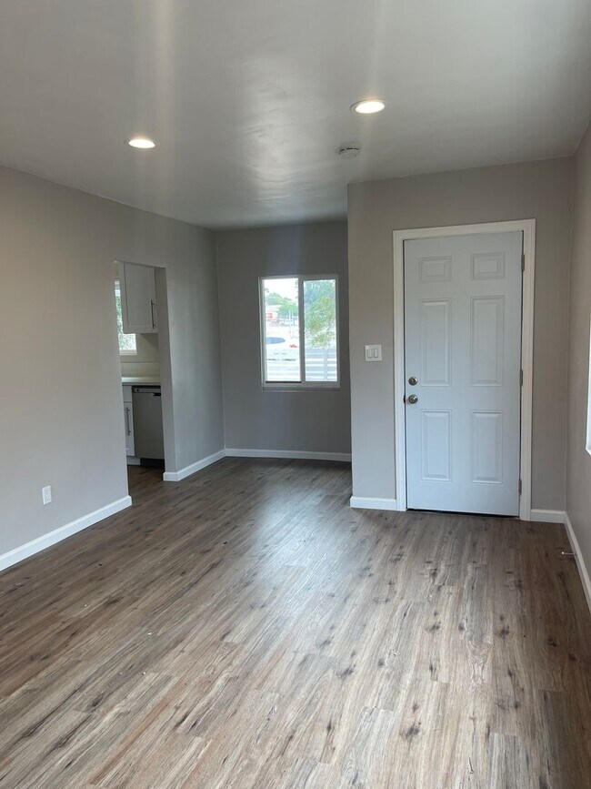 2547 A Ave, Unit 2547 A Ave in National City, CA - Building Photo - Building Photo