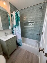 154 147th Ave E in Madeira Beach, FL - Foto de edificio - Building Photo