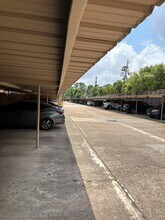 357 N Post Oak Ln in Houston, TX - Building Photo - Building Photo