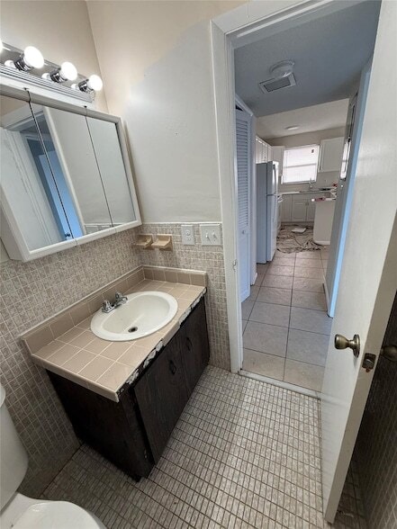 1235 W River Dr in Margate, FL - Foto de edificio - Building Photo