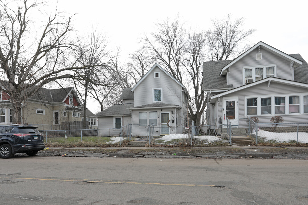 White Bear Apartments in St. Paul, MN - Building Photo