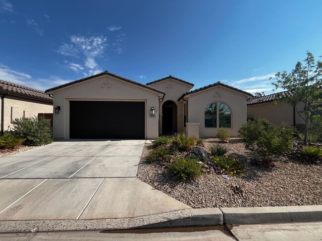 202 W White Pearl Dr