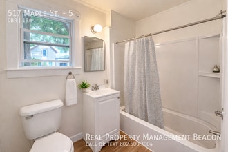 517 Maple St in Hartford, VT - Building Photo - Building Photo