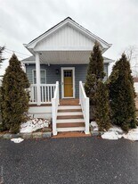 5 Bristol St in Huntington, NY - Building Photo