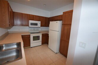 2604 Grand Central Pkwy in Orlando, FL - Building Photo - Building Photo