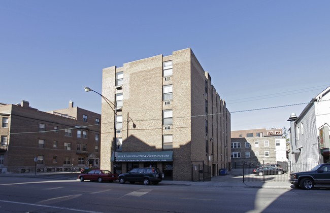 800 W Lill Ave in Chicago, IL - Foto de edificio - Building Photo