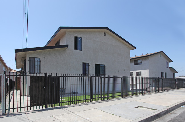 1217 Bullis Rd in Compton, CA - Foto de edificio - Building Photo